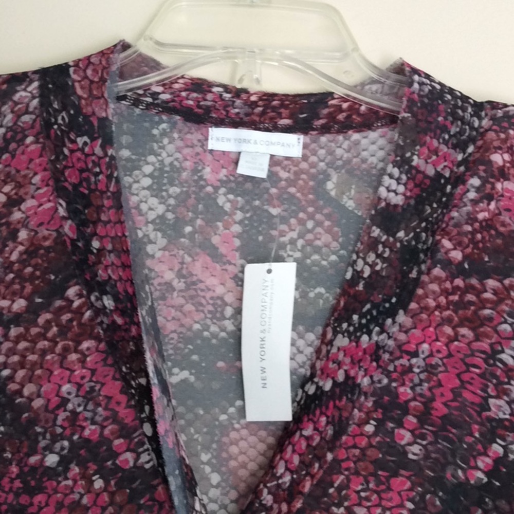 Oh so nice. Never worn shirt - Picture 3 of 7